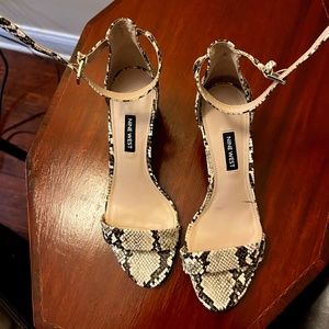 Nine West Womens Snakeskin Print Ankle Strap Open Toe Block Heels Sandals 7.5